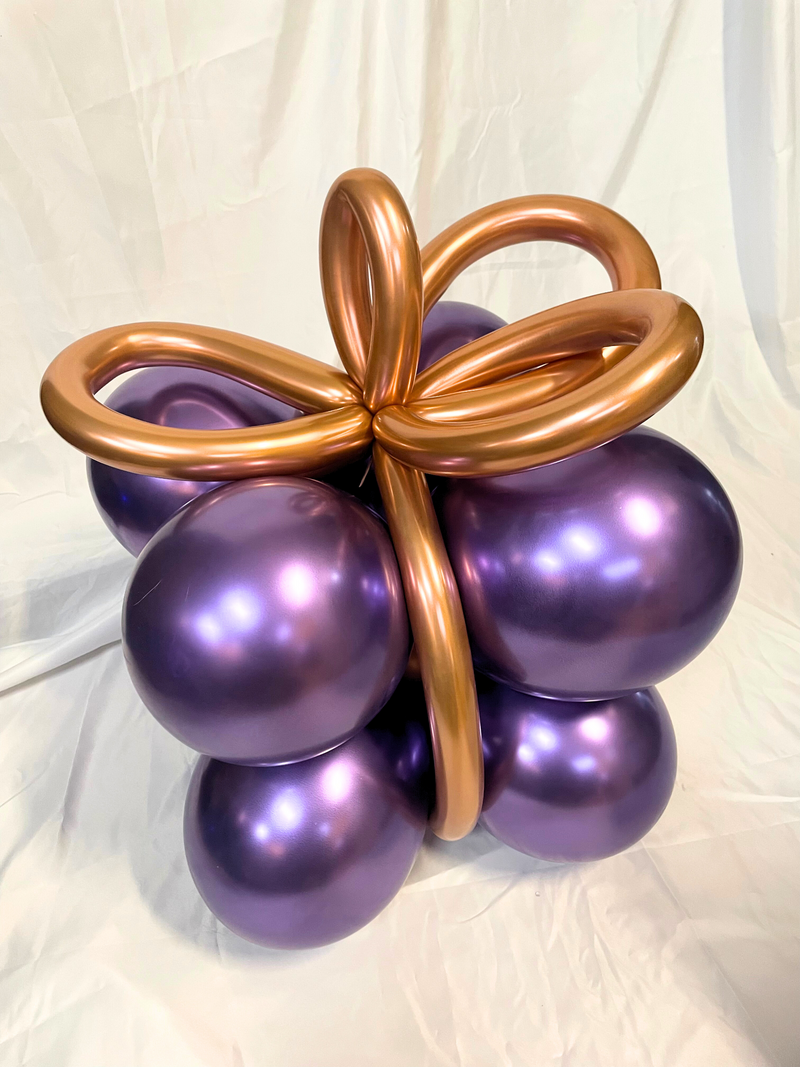christmas gift balloon creation in chrome purple and gold balloons19