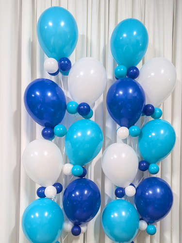 blue and white layered balloon bouquet with clusters